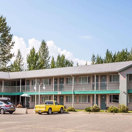 Hotel Super 8 By Wyndham Quesnel Bc Exteriér fotografie